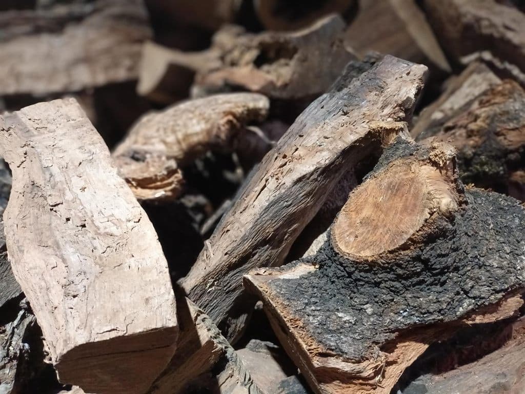 Leña de encina seca para venta de combustibles en Sanxenxo